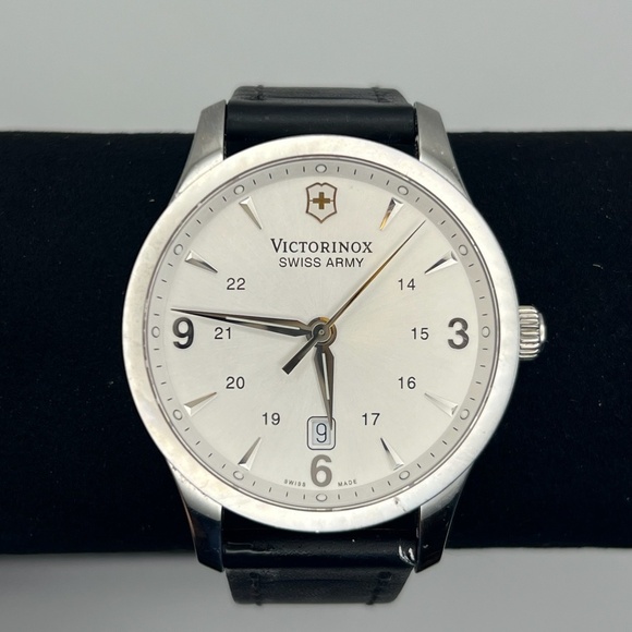 Victorinox Men’s Swiss Army Alliance Swiss made Silver Watch Working - Picture 1 of 10